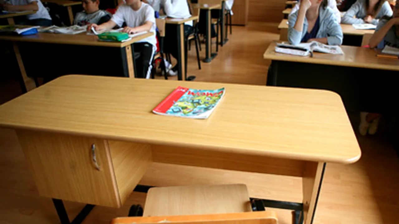 Greşeli în manualul de Geografie pentru clasa a VI-a. Asociaţia Părinţilor: Este inadmisibil/ USR: Viorica Dăncilă să plătească din buzunarul propriu manualele de geografie cu erori