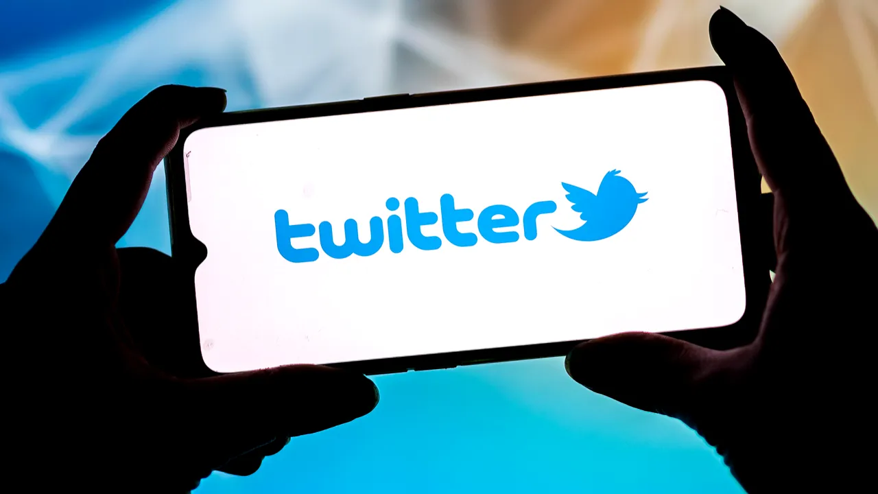 Twitter recunoaşte că algoritmii săi favorizează conţinutul conservator şi de dreapta