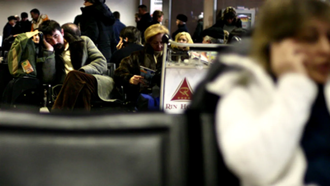 Egipt: Circa 100 de români, blocaţi pe un aeroport