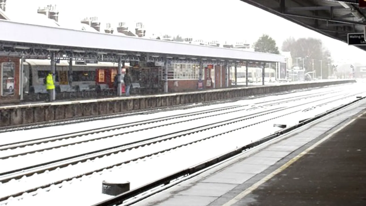 Zăpadă în Marea Britanie: Aeroportul Gatwick este închis şi trenurile Eurostat au întârzieri