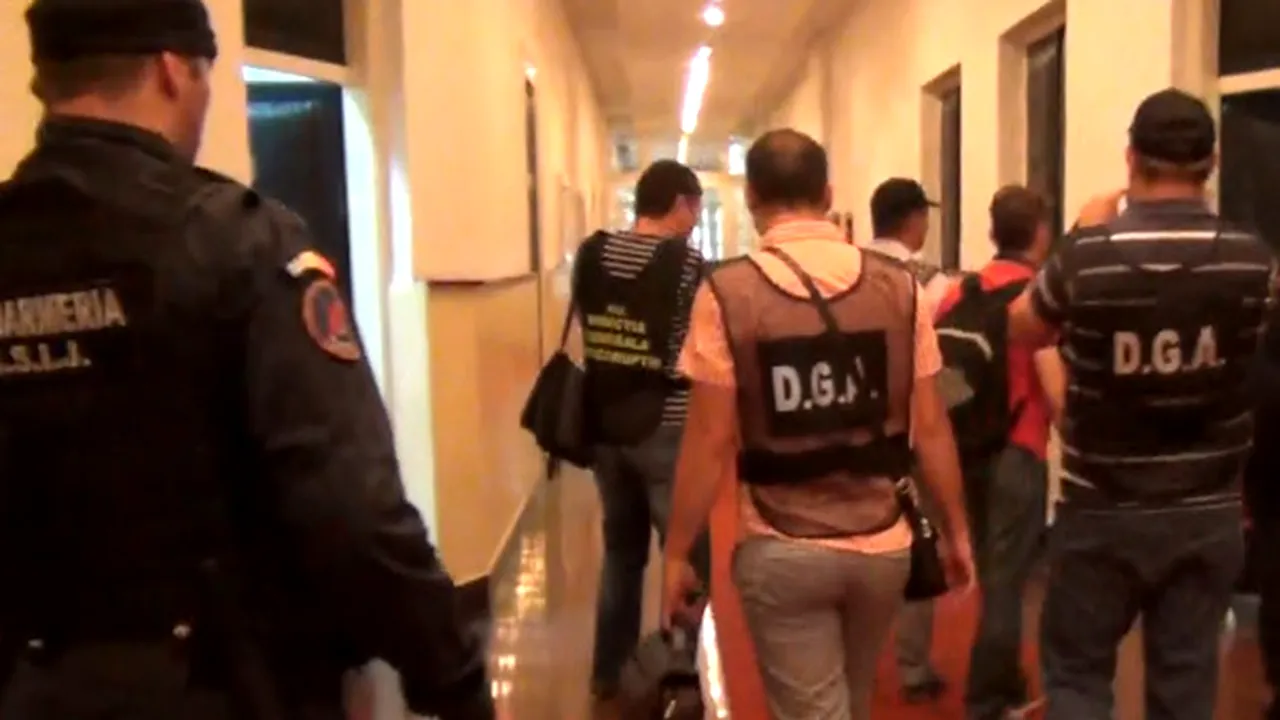 Percheziţii la Facultatea de Medicină din Craiova şi la DSP. Optzeci de persoane, audiate - FOTO