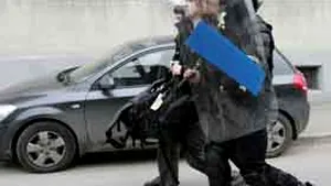 Mai mulţi tineri audiaţi la Secţiile 10 şi 12 reclamă abuzuri ale Poliţiei