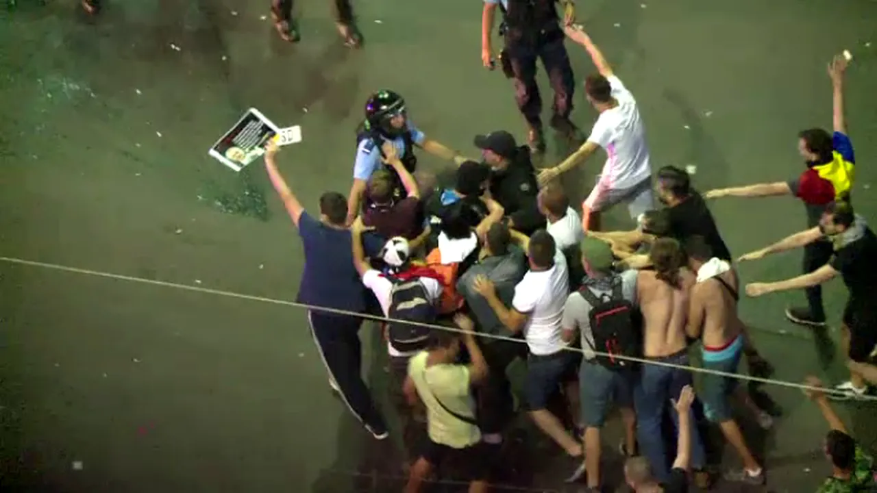 Cine ar fi doi dintre AGRESORII femeii-jandarm, la protestul din Piaţa Victoriei. Anunţul a fost făcut de FCSB
