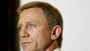 Un tehnician care lucrează la lungmetrajul 