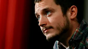 Elijah Wood debutează într-o scenă de sex pe marile ecrane