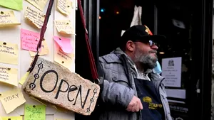 Locuitorii din Budapesta au luat cu asalt cafenelele. Ungaria a decis relaxarea restricţiilor COVID-19