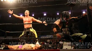 VIDEO Cele mai memorabile momente din wrestling ale lui Ric Flair, de la dezbrăcatul în ring până la celebrele sale declaraţii de luptă 