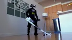Ai lăsa un robot umanoid să-ți facă ordine în casă? Cât costă și ce poate face „menajera” care intră deja în locuințele oamenilor