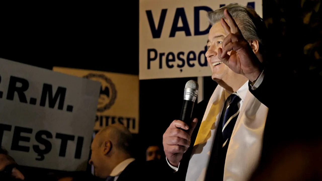 Vadim Tudor a cerut şi a şi primit, vineri, autorizaţie pentru miting la Parlament - GALERIE FOTO