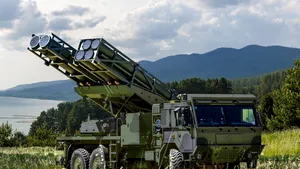 Serbia cumpără sistemul lansator de rachete PULS şi dronele Hermes 900