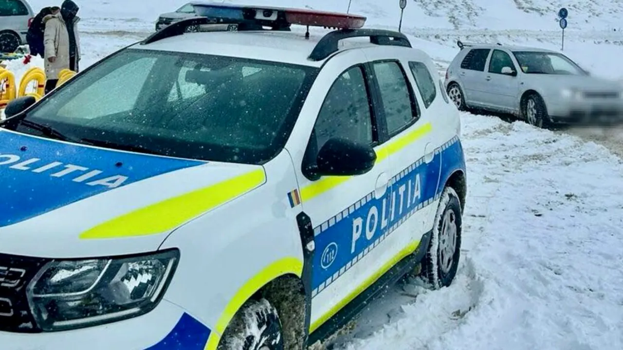 Trafic îngreunat pe A1 în județul Dâmbovița. O mașină cu remorcă s-a răsturnat