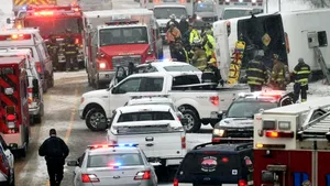 Cel puţin 30 de răniţi într-un accident produs în nord-estul Statelor Unite, pe fondul viscolului - FOTO, VIDEO