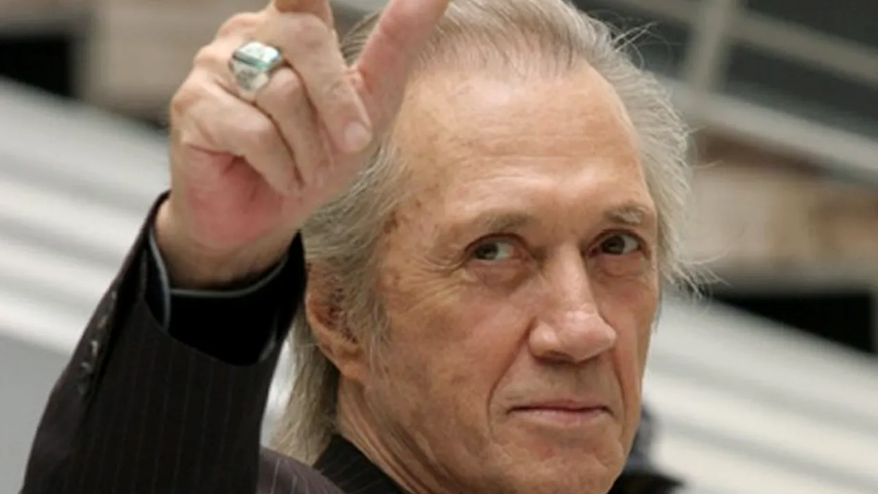 Văduva lui David Carradine a dat în judecată compania care a produs ultimul film al actorului