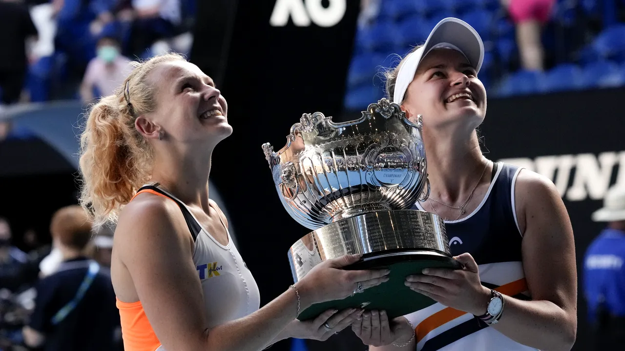 Tenis: Perechea de dublu Krejcikova şi Siniakova se desparte din 2024