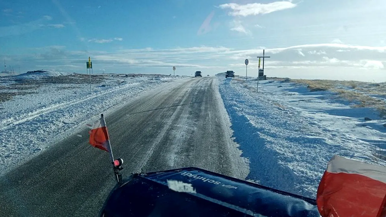 Traficul pe DN73A, în Braşov, restricţionat din cauza zăpezii, a fost reluat