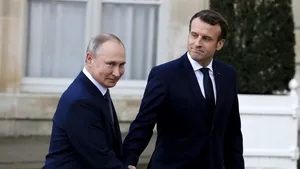 MONITORUL APĂRĂRII | Emmanuel Macron se consultă cu Vladimir Putin şi îndeamnă SUA şi Iranul să dea dovadă de reţinere