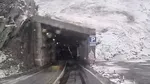 Heavy snowfall on the Transfăgărăşan; snow-clearing equipment deployed