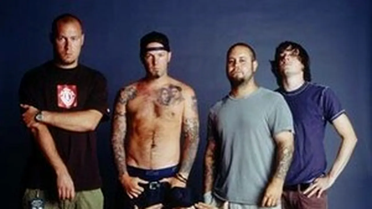 Membrii trupei Limp Bizkit vor să încerce berea românească