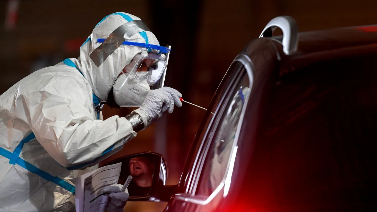 Un nou focar de Covid-19 la un abator european: 14 români s-ar afla printre cei infectaţi. Cum au încercat belgienii ”să-i ascundă”