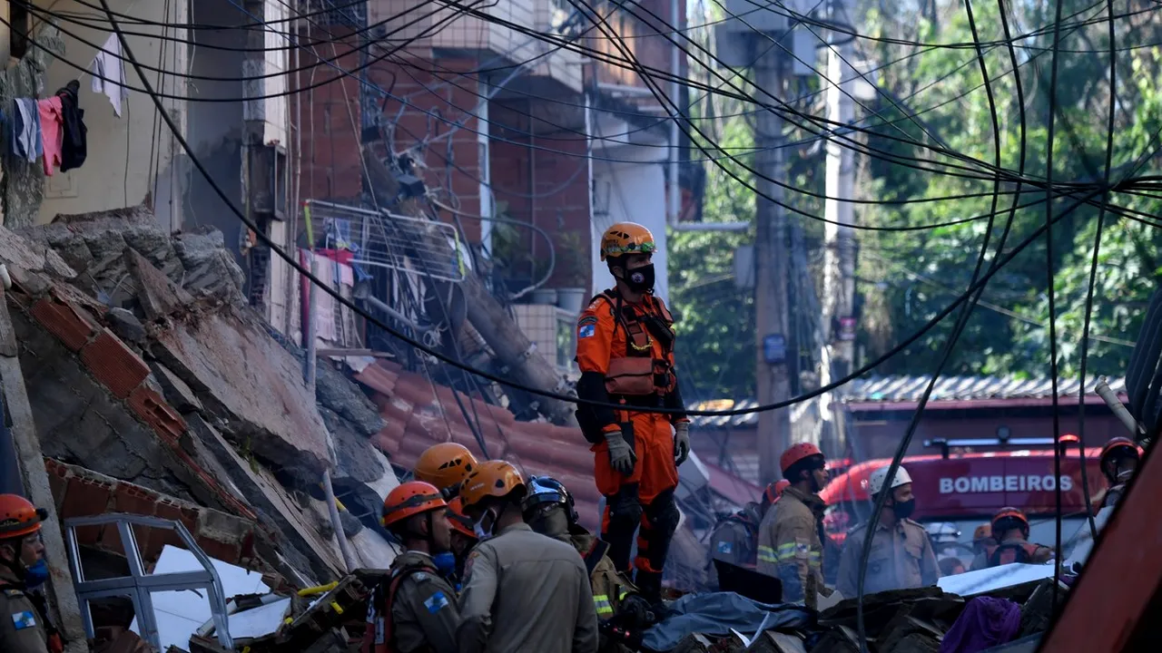 FOTO Cel puţin un mort după prăbuşirea unui imobil rezidenţial în oraşul brazilian Rio de Janeiro