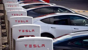 Investitorii Tesla încearcă să controleze acțiunile lui Elon Musk
