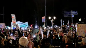 Manifestaţii la Berlin. Zeci de mii de oameni protestează pe fondul creşterii influenţei extremei drepte