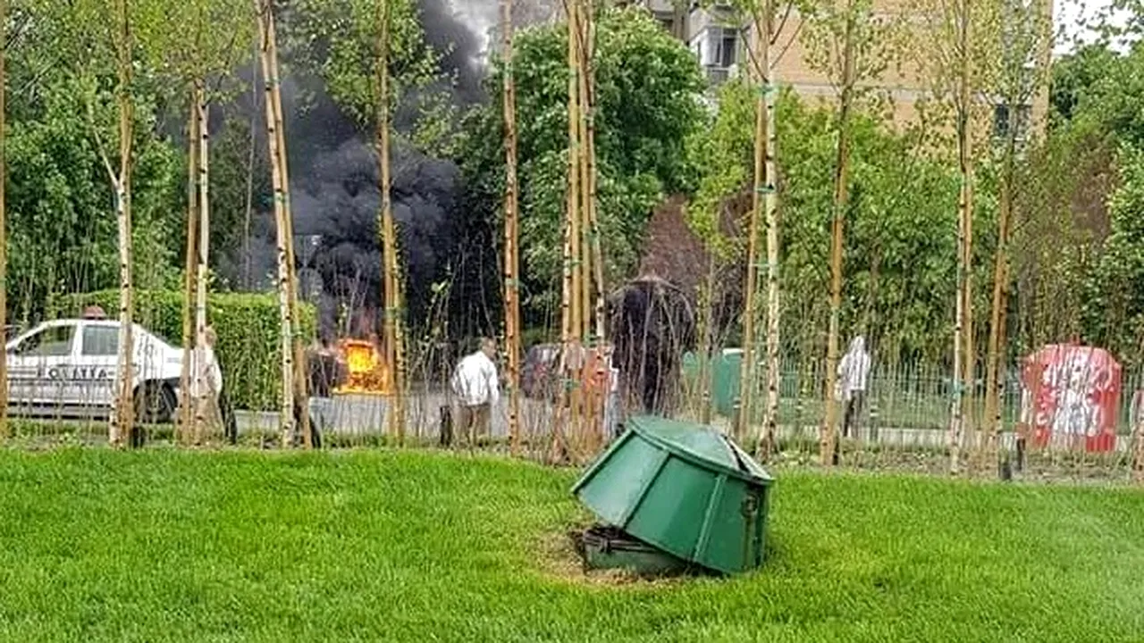 Două maşini au ars în sectorul 3 din Capitală