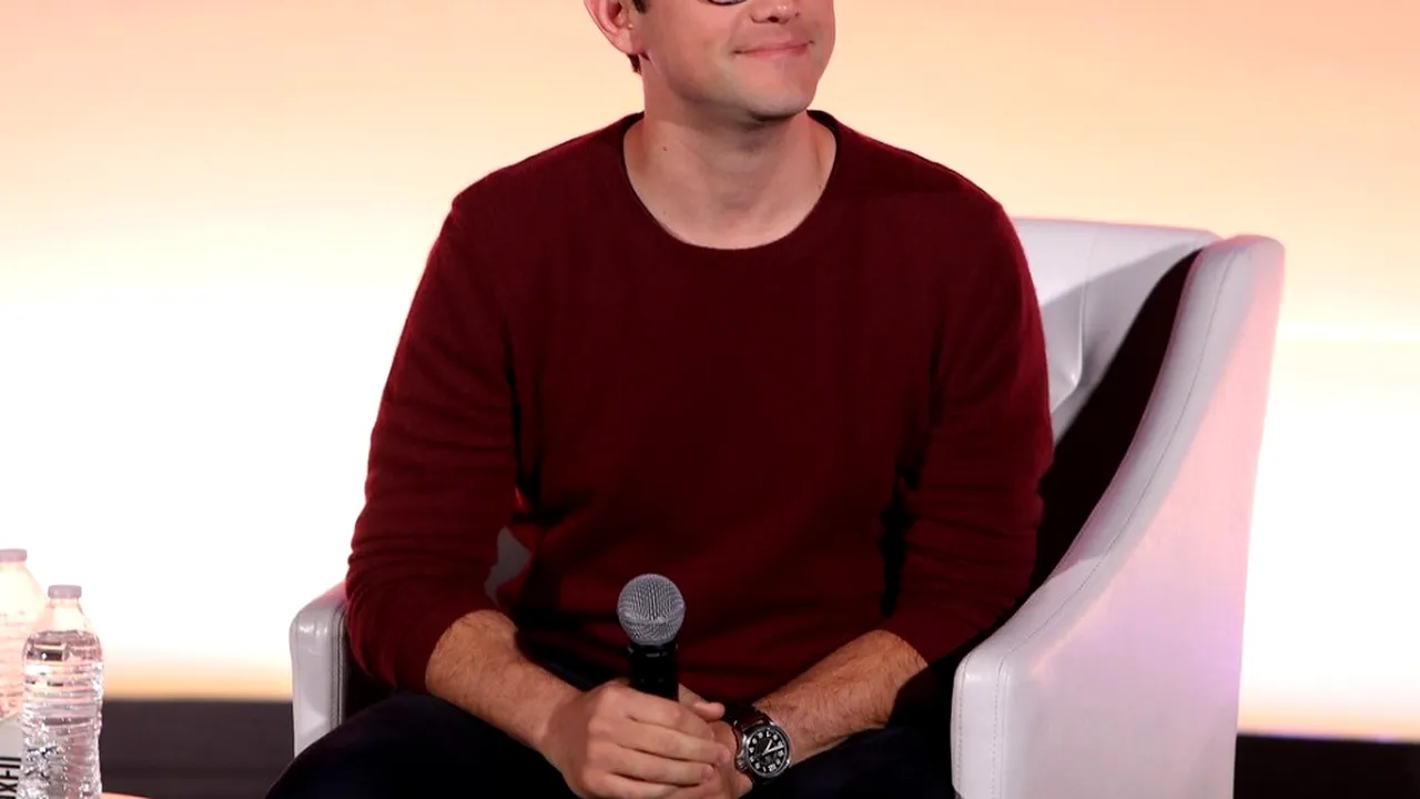 Actorul Joseph Gordon-Levitt caută poze frumoase din România
