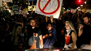 Incidente rasiste după victoria lui Donald Trump în SUA: graffiti împoriva musulmanilor, scandări într-o şcoală faţă de minorităţi - FOTO, VIDEO