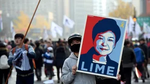 VIDEO Proteste VIOLENTE în Coreea de Sud după destituirea preşedintelui pentru CORUPŢIE. Doi oameni au murit 