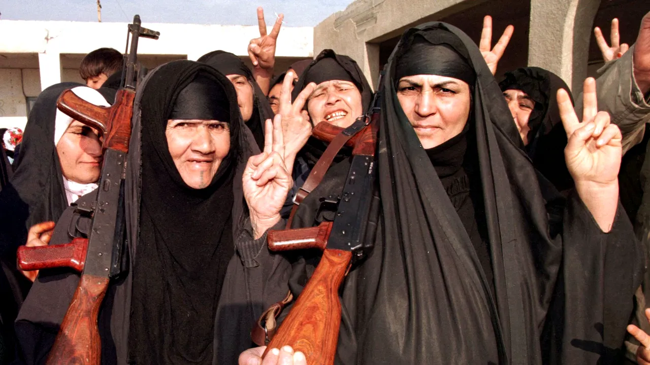 O femeie a fost reţinută în SUA pentru că ar fi condus un batalion al ISIS. Cine este cea care-i pregătea pe viitorii terorişti