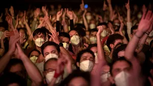 Reţeta unui concert sigur, cu 5000 de participanţi. Răzvan Cherecheş, expert în Sănătate publică, prezintă un experiment spaniol de succes