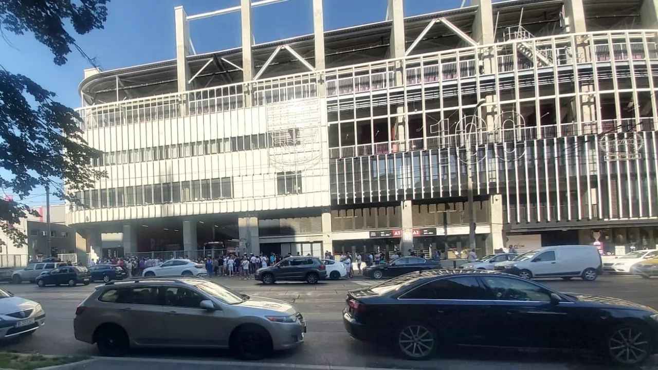Casele de bilete de la stadionul din Giuleşti, luate cu asalt