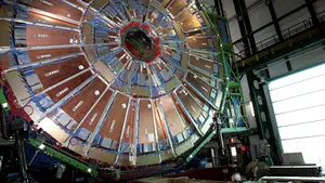 Acceleratorul de particule de la Geneva, reparat de experţi polonezi