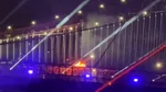 Incendiu pe Podul Brooklyn în timpul focului de artificii de 4 Iulie. Spectacolul a început mai devreme din cauza furtunilor