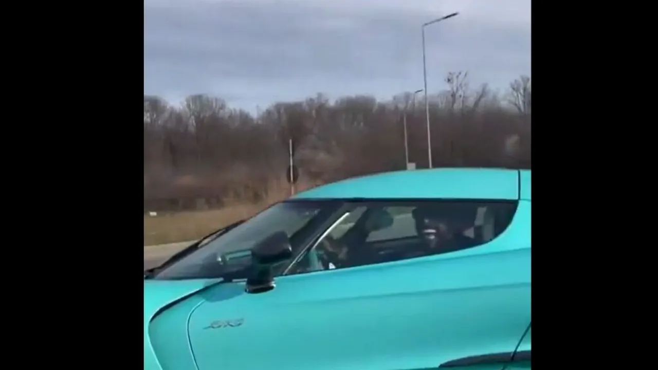 Andrew Tate vizat de poliția rutieră după ce s-a filmat în bolidul său în timp ce efectua o depășire neregulamentară