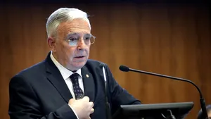 Isărescu a explicat de ce s-a apreciat leul după moţiunea de cenzură în urma căreia a picat Guvernul Orban