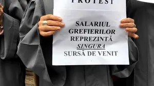 Noi proteste: Grefierii din Iaşi şi Teleorman au ieşit din nou în stradă, pentru a nu pierde pensiile speciale. FOTO, VIDEO