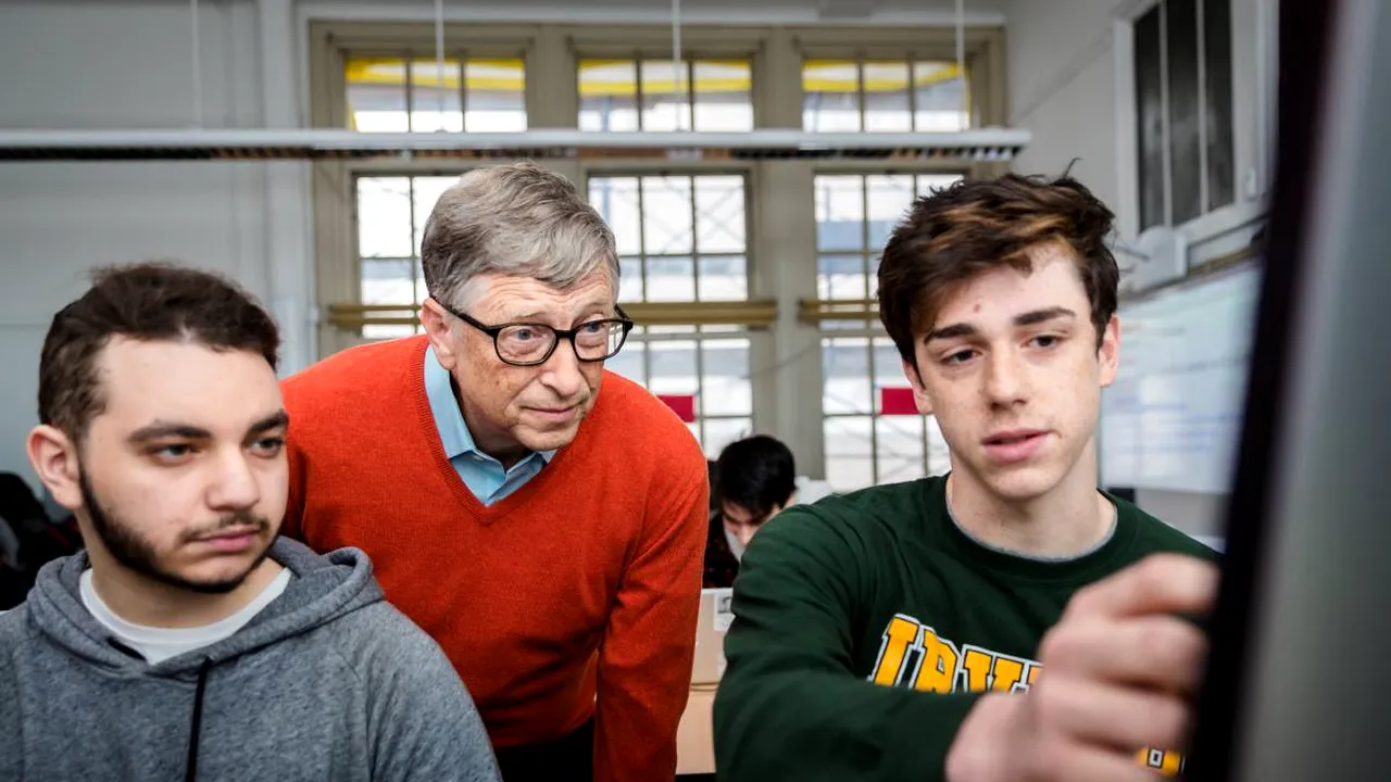 Bill Gates avertizează că inteligenţa artificială poate ataca oamenii
