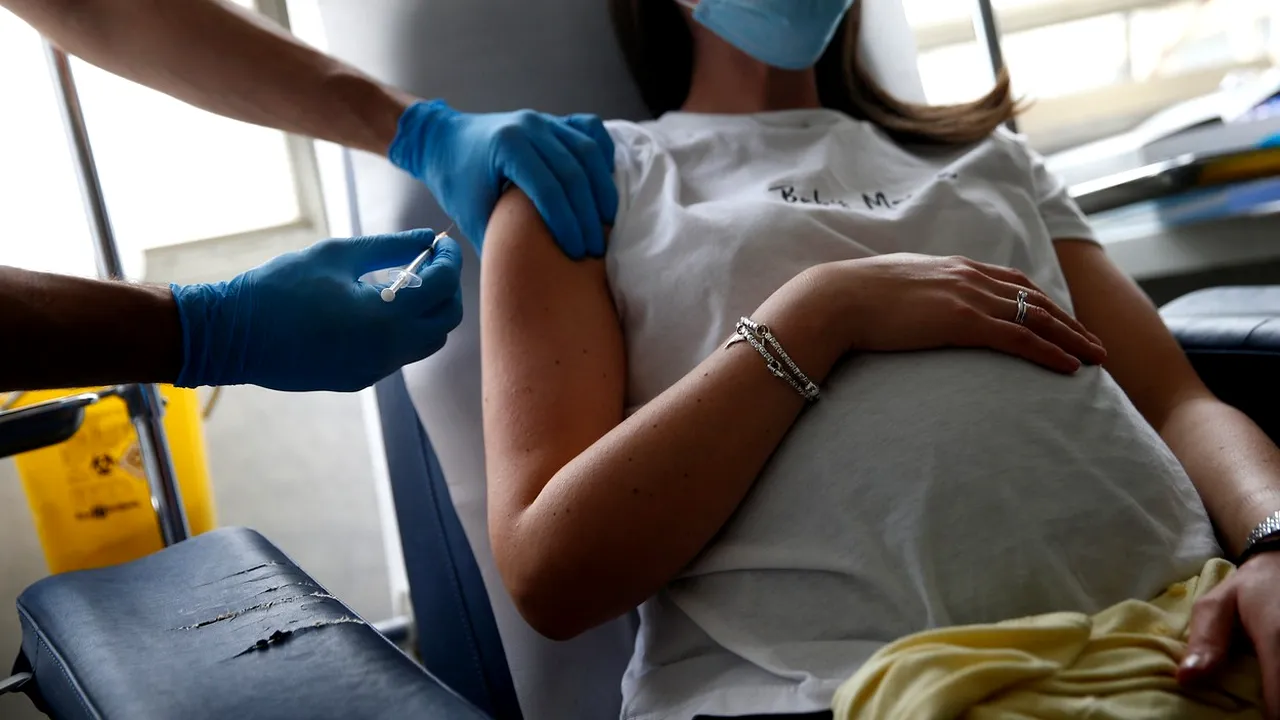 Societatea de Obstetrică şi Ginecologie din România recomandă vaccinarea gravidelor