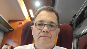 Ministrul Economiei a plecat pe litoral cu trenul