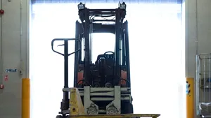 Un bărbat a căzut cu motostivuitorul în mare, în Portul Constanţa. Apa are o adâncime de 21 de metri