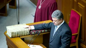 ANALIZĂ: Poroşenko se angajează la sarcina dificilă de pacificare a Ucrainei