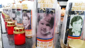 Zi de doliu la Timişoara, în amintirea martirilor Revoluţiei. Ruda unei victime: Nu a meritat sacrificiul | GALERIE FOTO