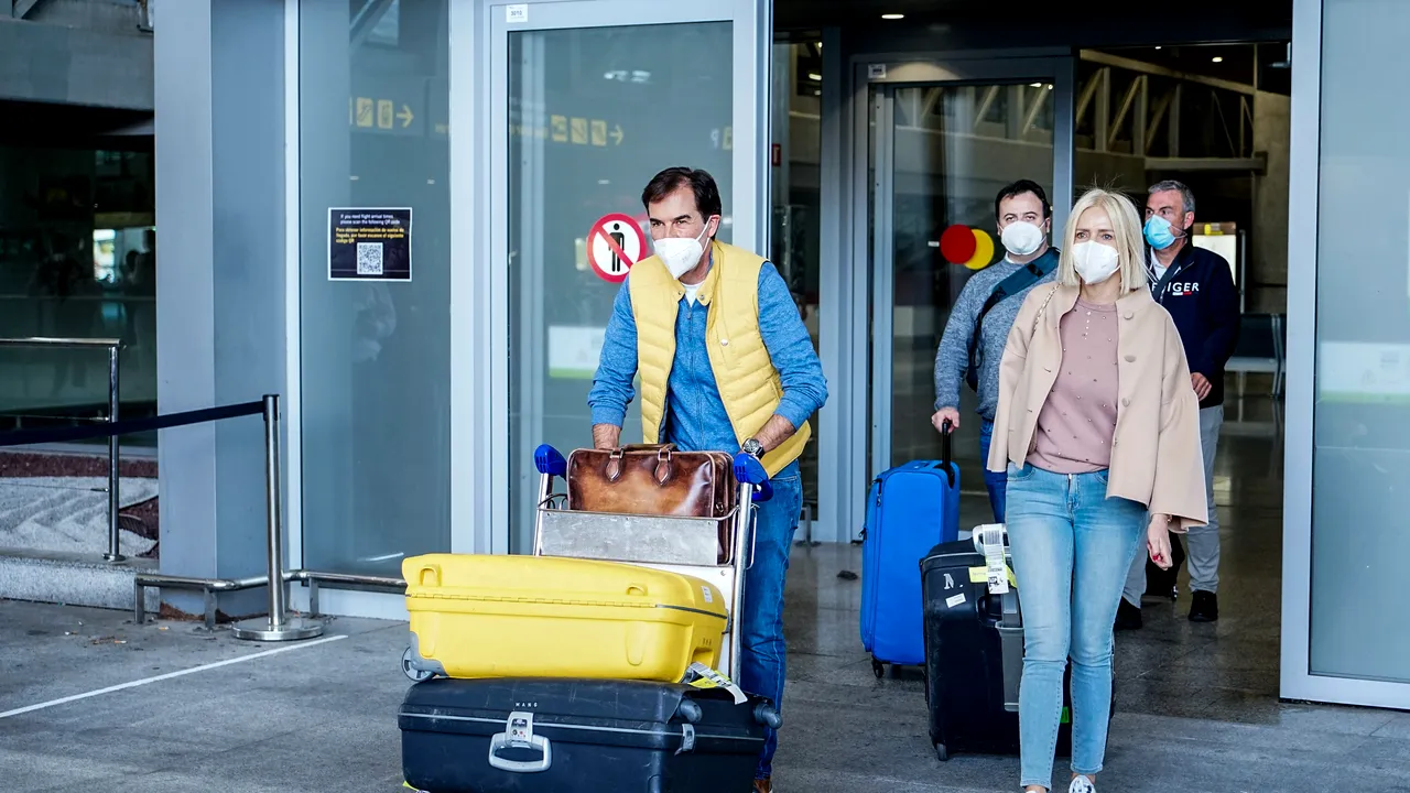 Cum să te protejezi de Covid-19 în vacanţă. Ghid practic de călătorie