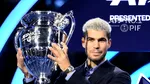 Carlos Alcaraz primește trofeul ATP pentru încheierea anului pe locul 1 mondial