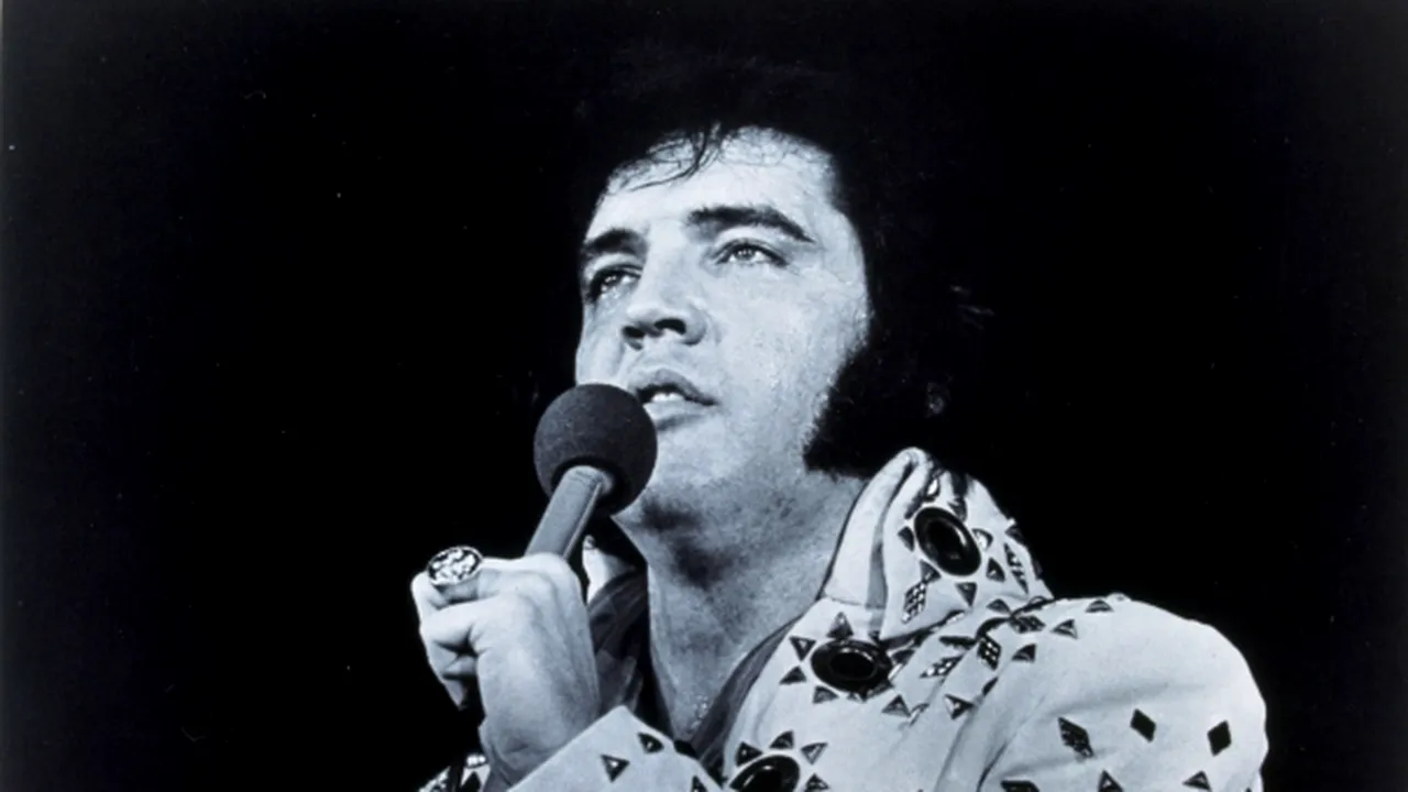 O şuviţă din părul lui Elvis, vândută la licitaţie pentru 1.181 de euro