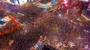 Zeci de mii de oameni au protestat în Varşovia faţă de hotărârea care interzice aproape total avortul în Polonia