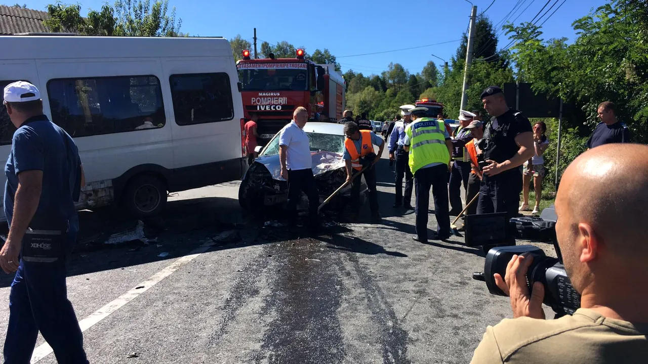 ACCIDENT GRAV în Hunedoara | Cel puţin 13 persoane rănite după impactul dintre un microbuz care transporta mineri de la Uricani şi un autoturism 