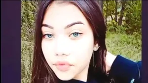 Copilă de 14 ani, dispărută de trei zile. Ea a minţit că merge într-o excursie şi a plecat de acasă